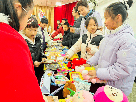 东丽区教育系统多彩活动喜迎2026瓦力棋牌游戏元旦同欢 赴新岁之约(图2) 东丽区教育系统多彩活动喜迎2026瓦力棋牌游戏元旦同欢 赴新岁之约(图2)