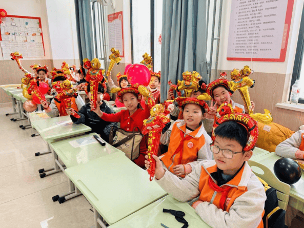 东丽区教育系统多彩活动喜迎2026瓦力棋牌游戏元旦同欢 赴新岁之约(图4) 东丽区教育系统多彩活动喜迎2026瓦力棋牌游戏元旦同欢 赴新岁之约(图4)