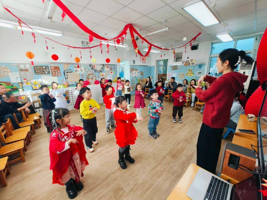 东丽区教育系统多彩活动喜迎2026瓦力棋牌游戏元旦同欢 赴新岁之约(图7) 东丽区教育系统多彩活动喜迎2026瓦力棋牌游戏元旦同欢 赴新岁之约(图7)