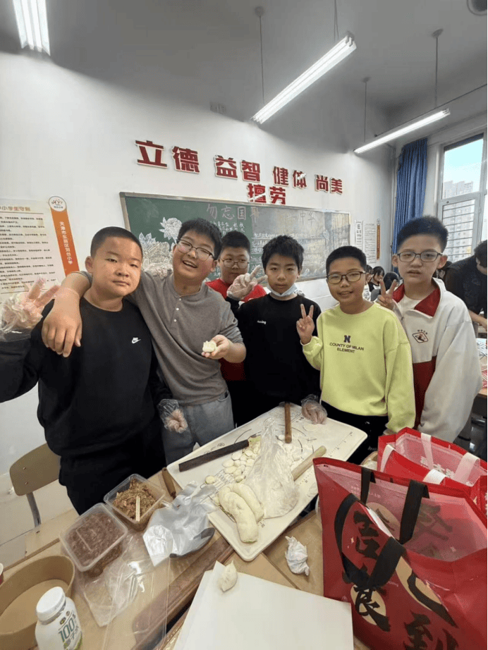 东丽区教育系统多彩活动喜迎2026瓦力棋牌游戏元旦同欢 赴新岁之约(图12) 东丽区教育系统多彩活动喜迎2026瓦力棋牌游戏元旦同欢 赴新岁之约(图12)