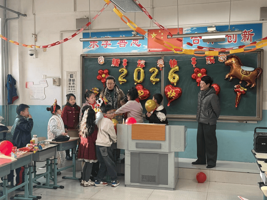 东丽区教育系统多彩活动喜迎2026瓦力棋牌游戏元旦同欢 赴新岁之约(图31) 东丽区教育系统多彩活动喜迎2026瓦力棋牌游戏元旦同欢 赴新岁之约(图31)